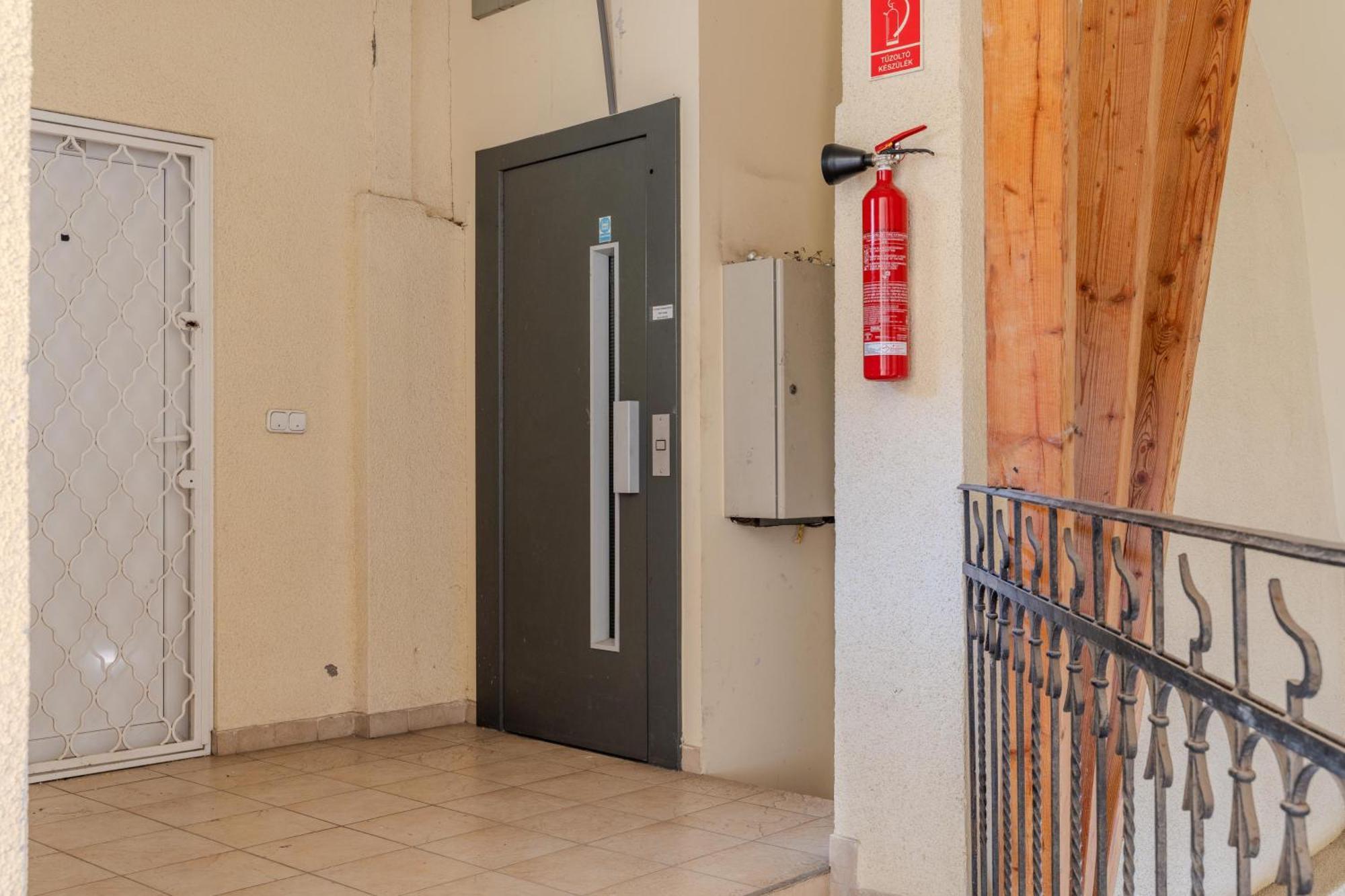 Cozy Flat In The Heart Of Buda Budapest Luaran gambar